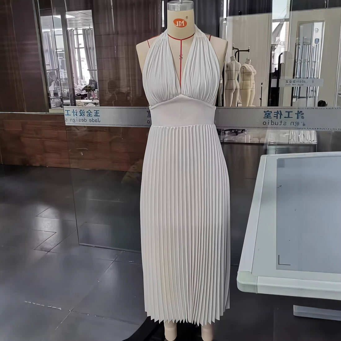 Neck Hanging Sleeveless Pleated Maxi Dress Flattering Backless Gown